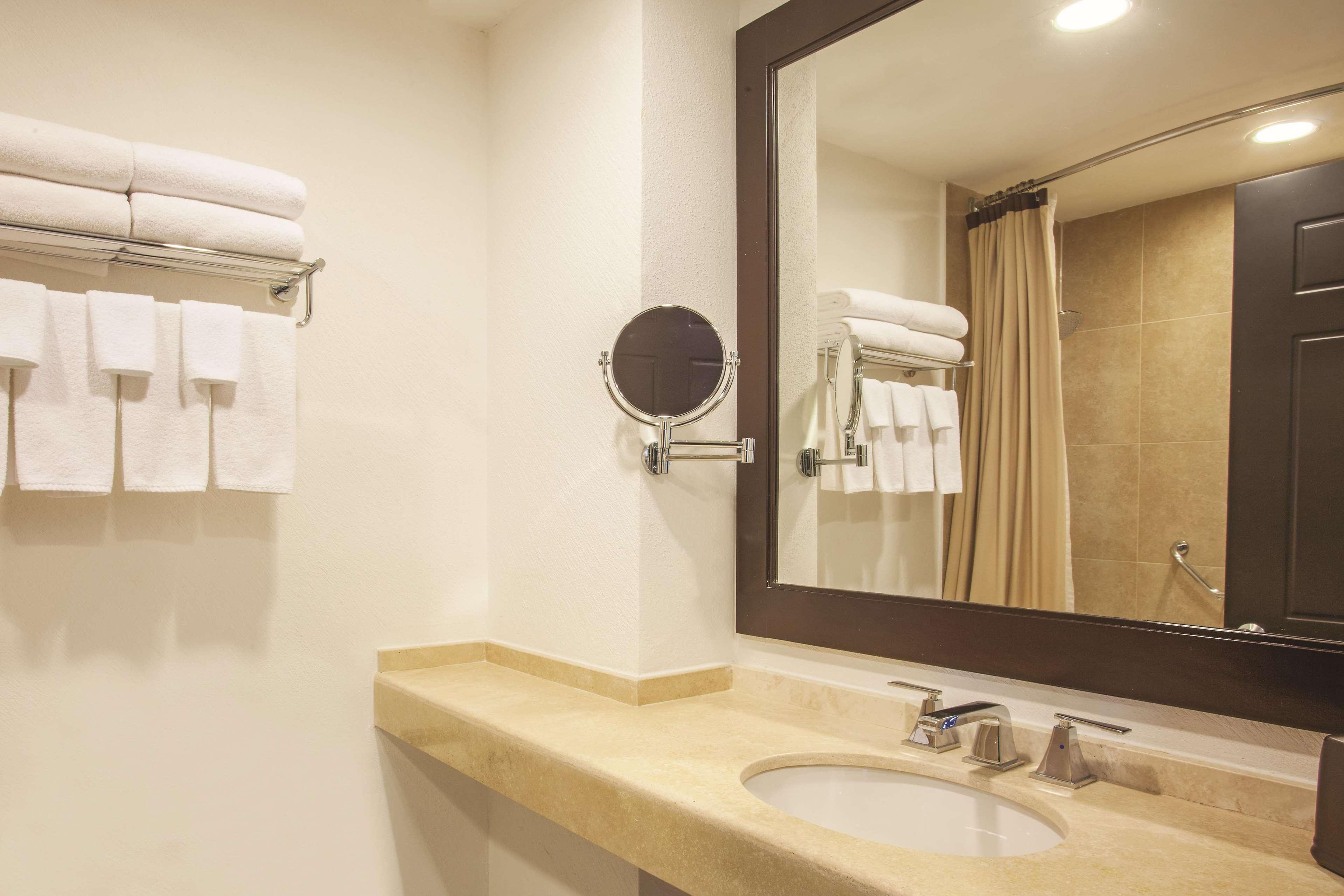 ลา ควินตา บาย วินด์แฮม โปซา ริกา Hotel Poza Rica ภายนอก รูปภาพ