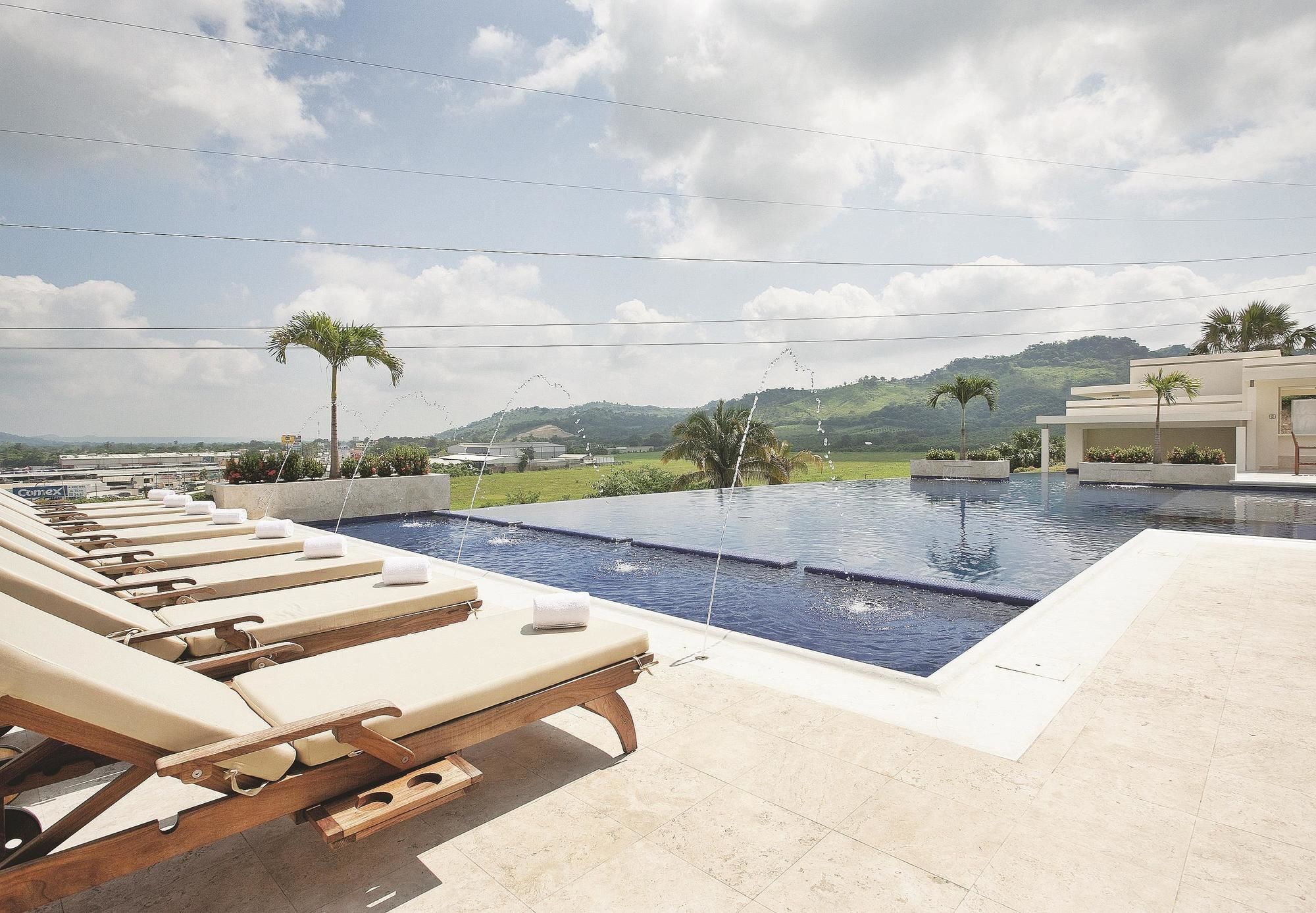 ลา ควินตา บาย วินด์แฮม โปซา ริกา Hotel Poza Rica ภายนอก รูปภาพ