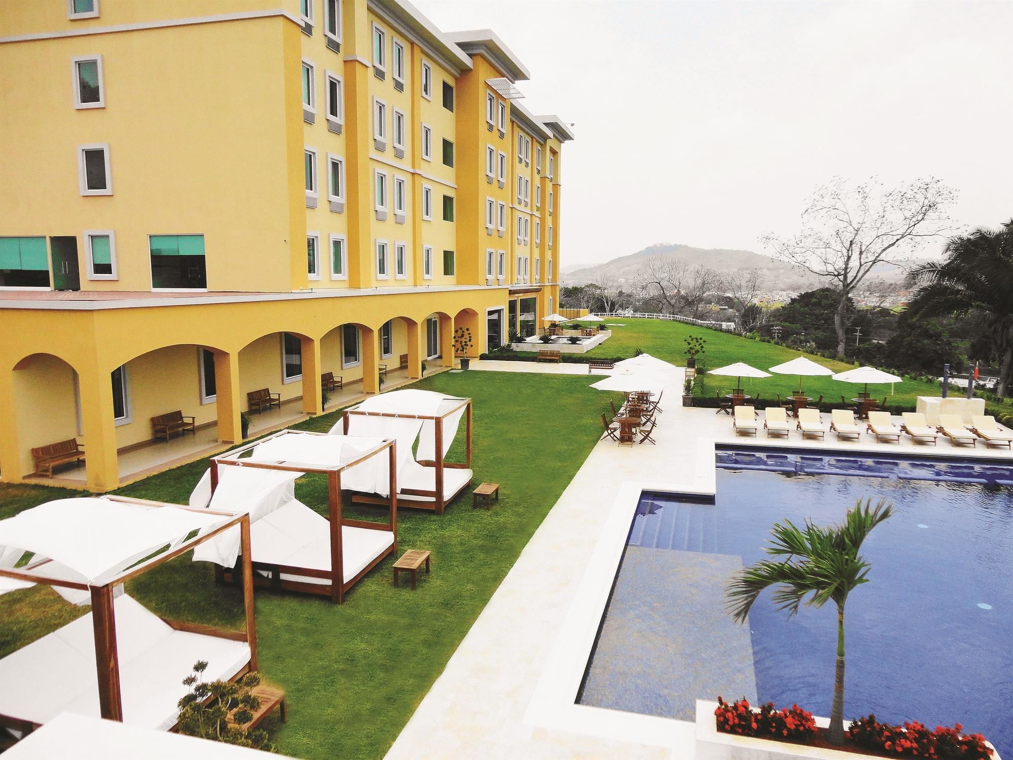 ลา ควินตา บาย วินด์แฮม โปซา ริกา Hotel Poza Rica ภายนอก รูปภาพ